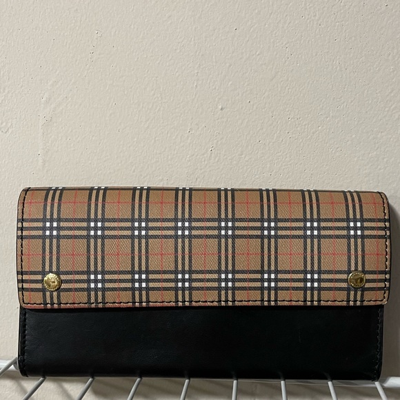 Burberry wallet - Picture 1 of 2